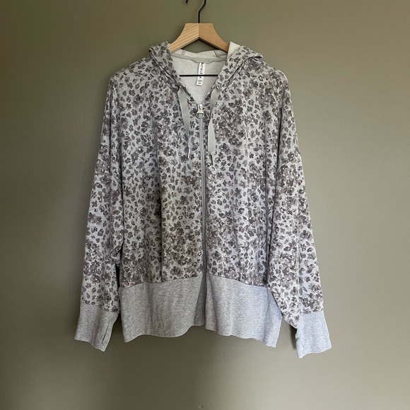 Athleta Balance Printed Sweatshirt Size 2X Spotted Gray Leopard Print Hoodie - Picture 5 of 16